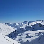 Kristall F Apartment *